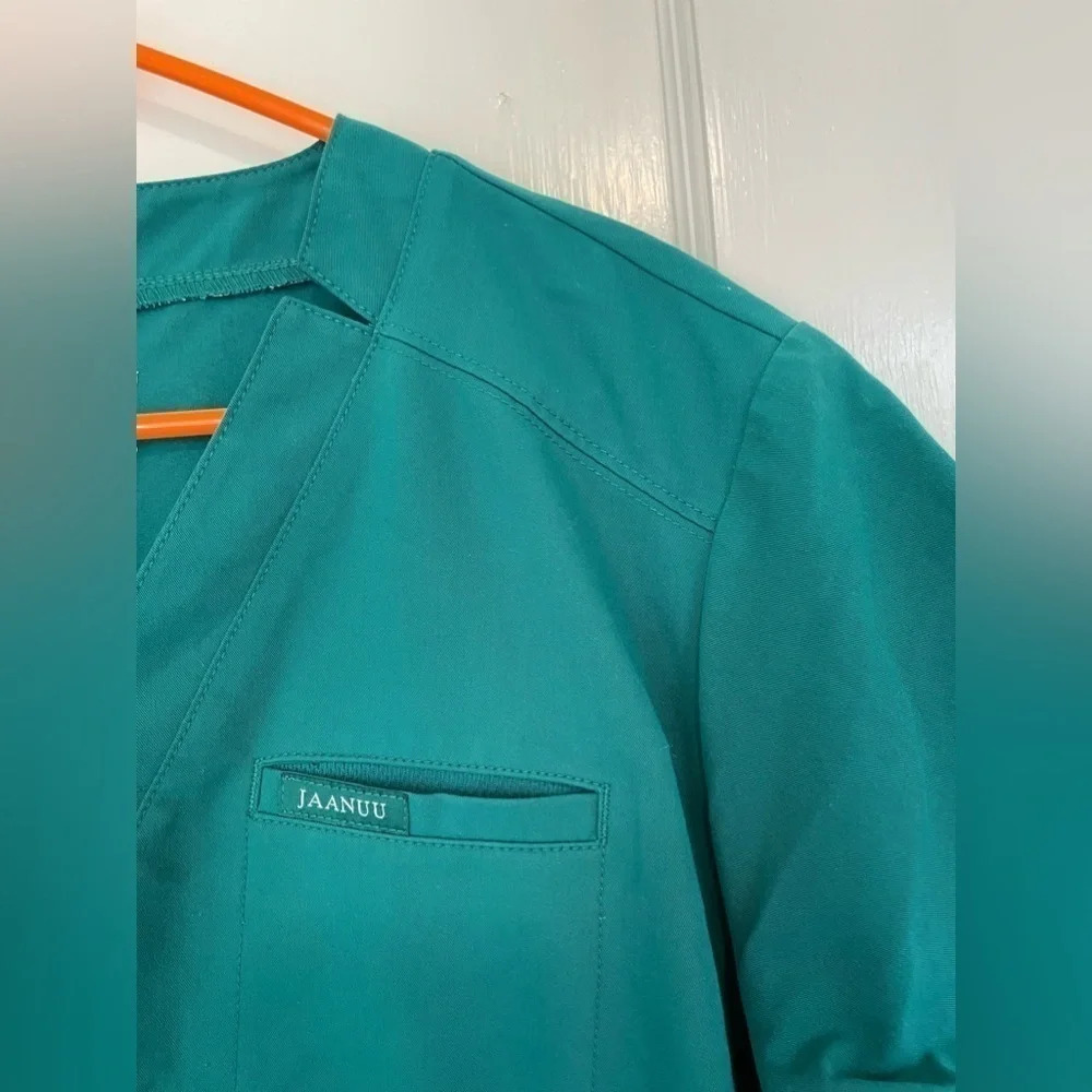 Helia Classic Jaanuu Scrub Top - Picture 4 of 5